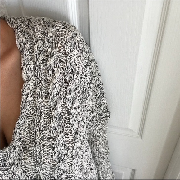 Black and white cable knit sweater - Picture 5 of 6